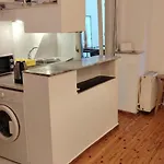 - Sleeps 4 - Location Apartament *