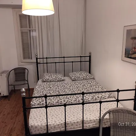 - Sleeps 3 - Balcony - Parking