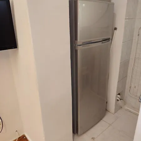 Apartment - Sleeps 3 - Balcony - Parking