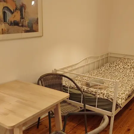 - Sleeps 3 - Balcony - Parking 公寓