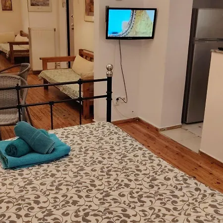 Apartment - Sleeps 3 - Balcony - Parking