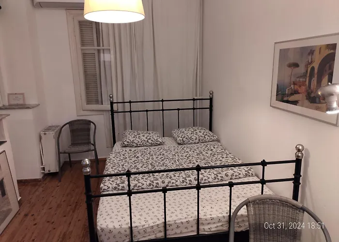 - Sleeps 4 - Location