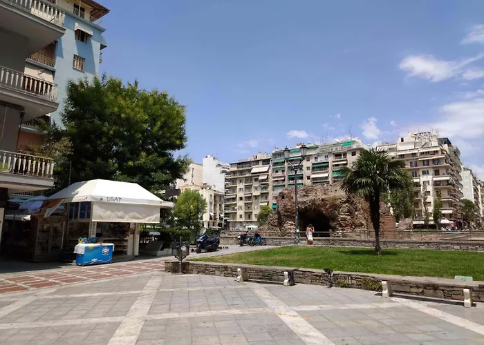 - Sleeps 4 - Location * Selanik