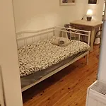 - Sleeps 4 - Location سالونيك