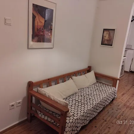 4 Guests - Balcony - A C - Attractions Apartment *