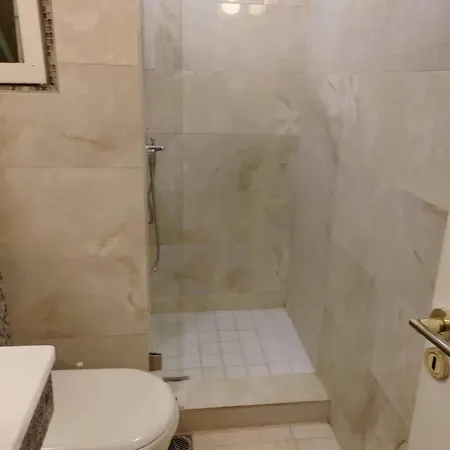4 Guests - Balcony - A C - Attractions Apartment