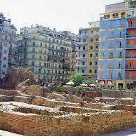 - Sleeps 3 - Balcony - Parking *