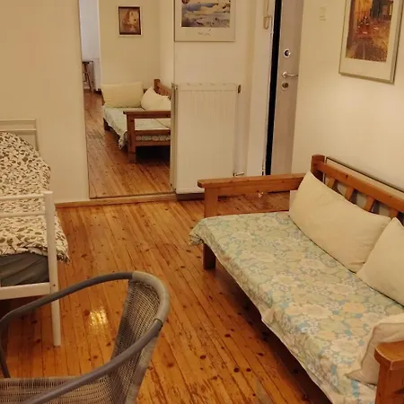 - Sleeps 3 - Balcony - Parking *