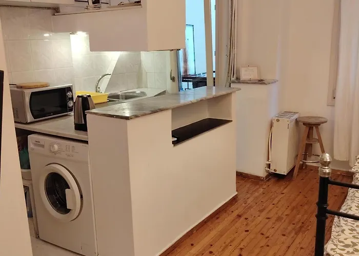 - Sleeps 4 - Location Apartament *