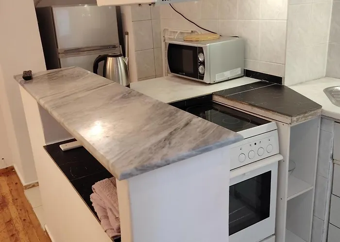 - Sleeps 4 - Location *