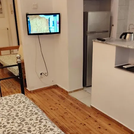 - Sleeps 3 - Balcony - Parking *