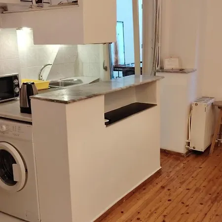 - Sleeps 3 - Balcony - Parking Apartament *