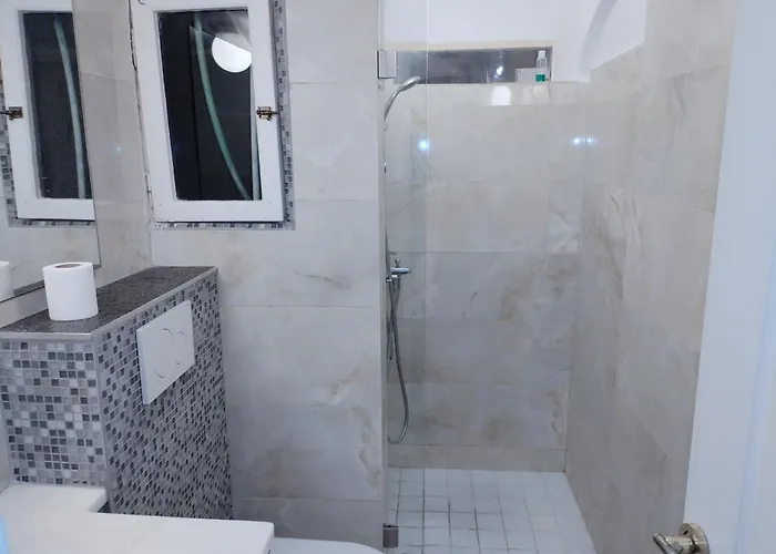 - Sleeps 4 - Location 테살로니키