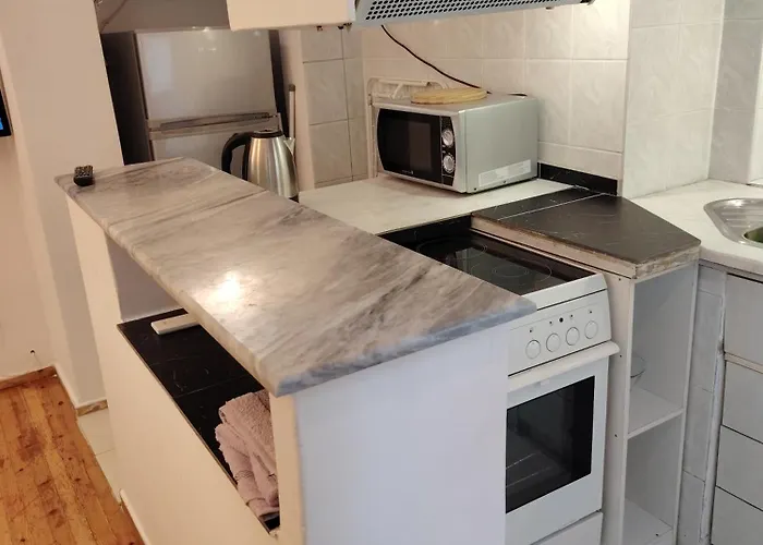 - Sleeps 4 - Location *
