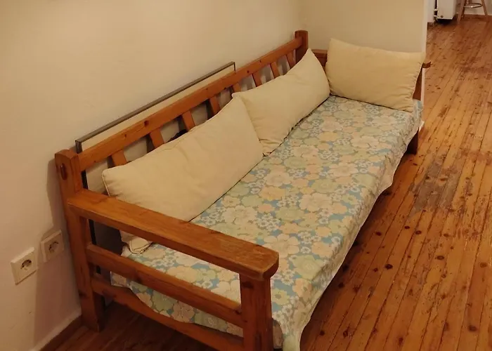 - Sleeps 4 - Location 테살로니키
