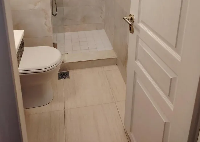 - Sleeps 4 - Location 아파트